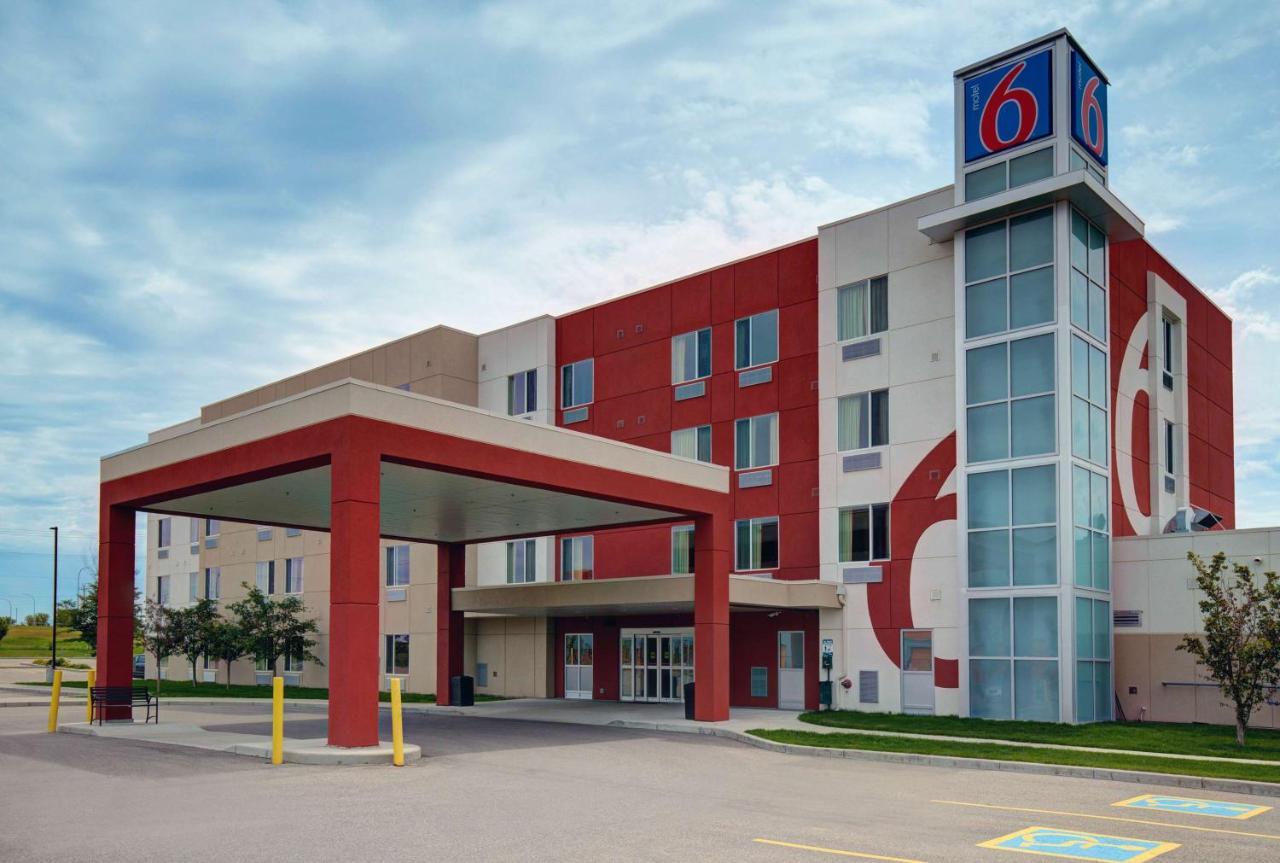 Motel 6 إيرداري المظهر الخارجي الصورة