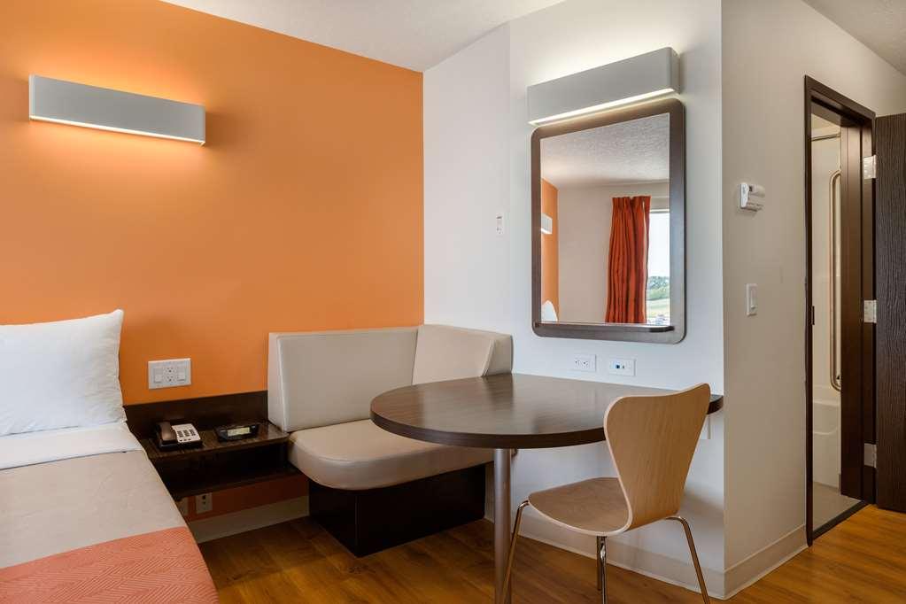 Motel 6 إيرداري الغرفة الصورة